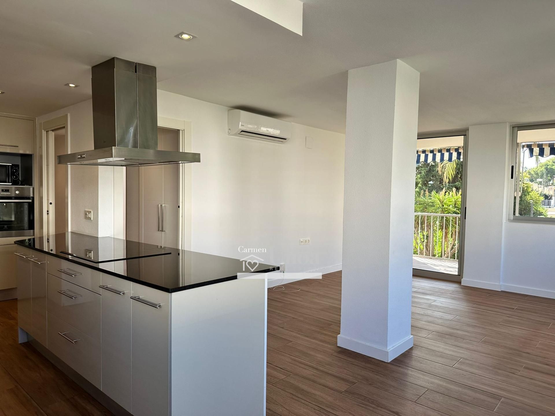 Cuina de Apartament de lloguer en Alicante / Alacant amb Aire condicionat, Calefacció i Jardí privat