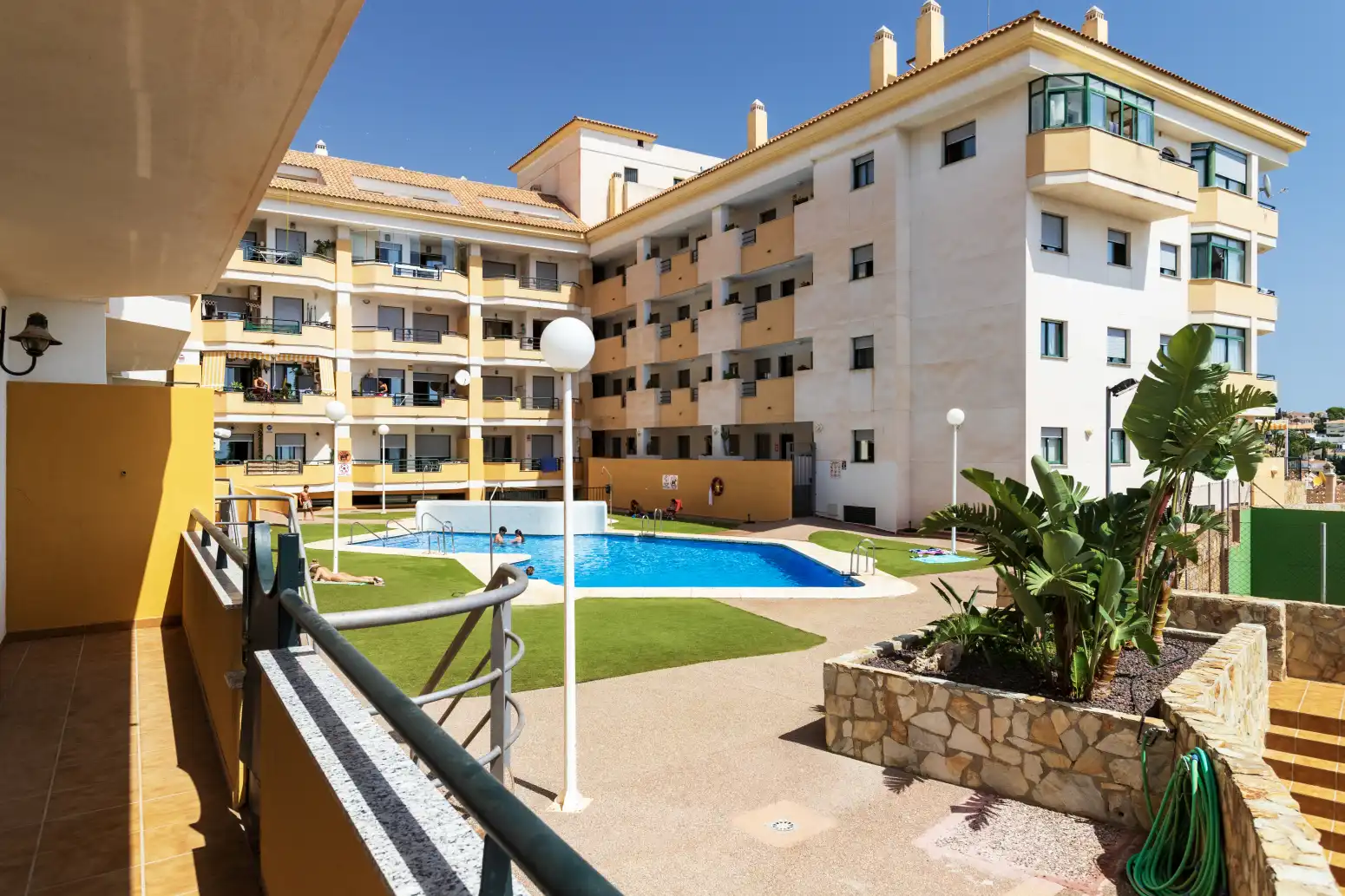 Vista exterior de Piso en venta en Benalmádena con Aire acondicionado, Calefacción y Jardín privado