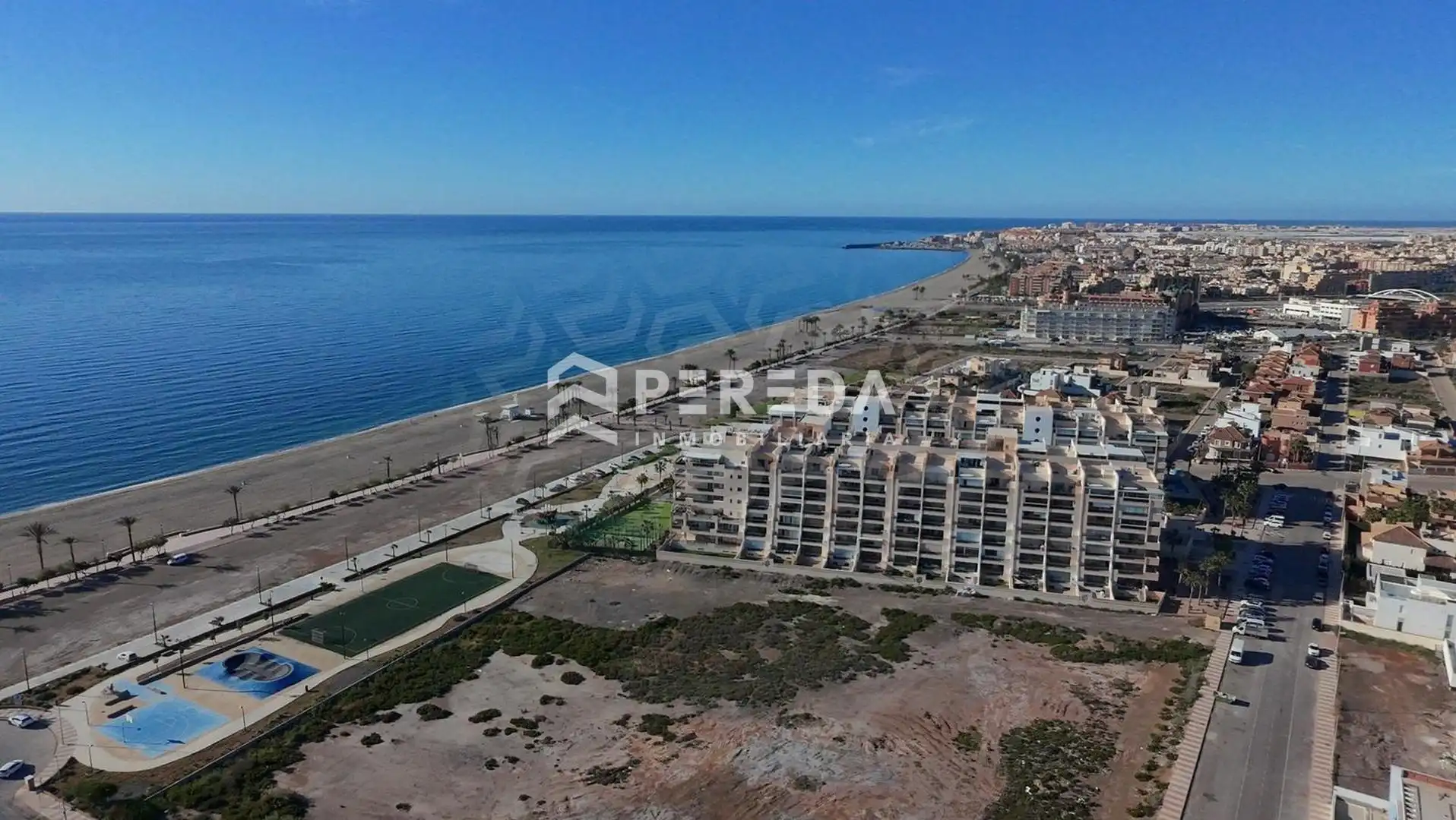 Dachboden zum Verkauf in Roquetas de Mar mit Terrasse und Gemeinschaftspool