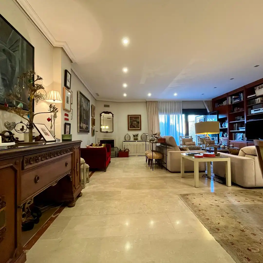 Sala de estar de Casa adosada en venta en Madrid con Aire acondicionado, Calefacción y Jardín privado