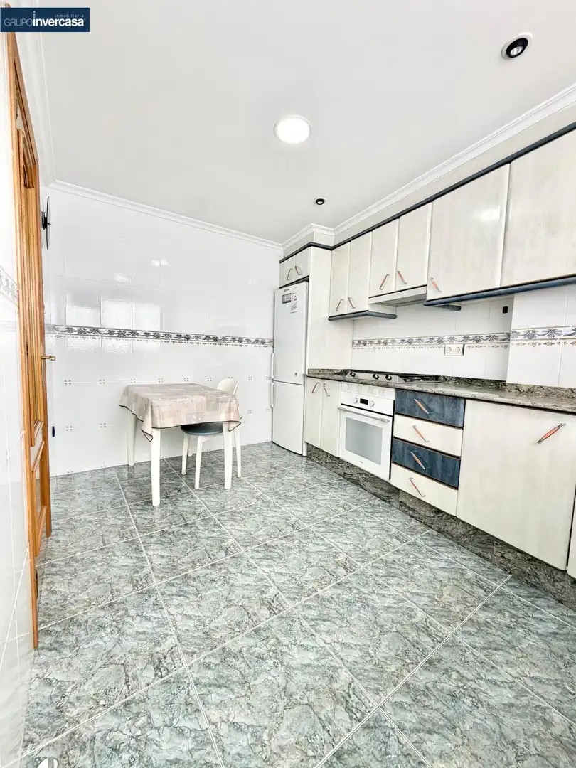 Kitchen of Flat for rent in Quart de Poblet  with Air Conditioner, Furnished and Balcony