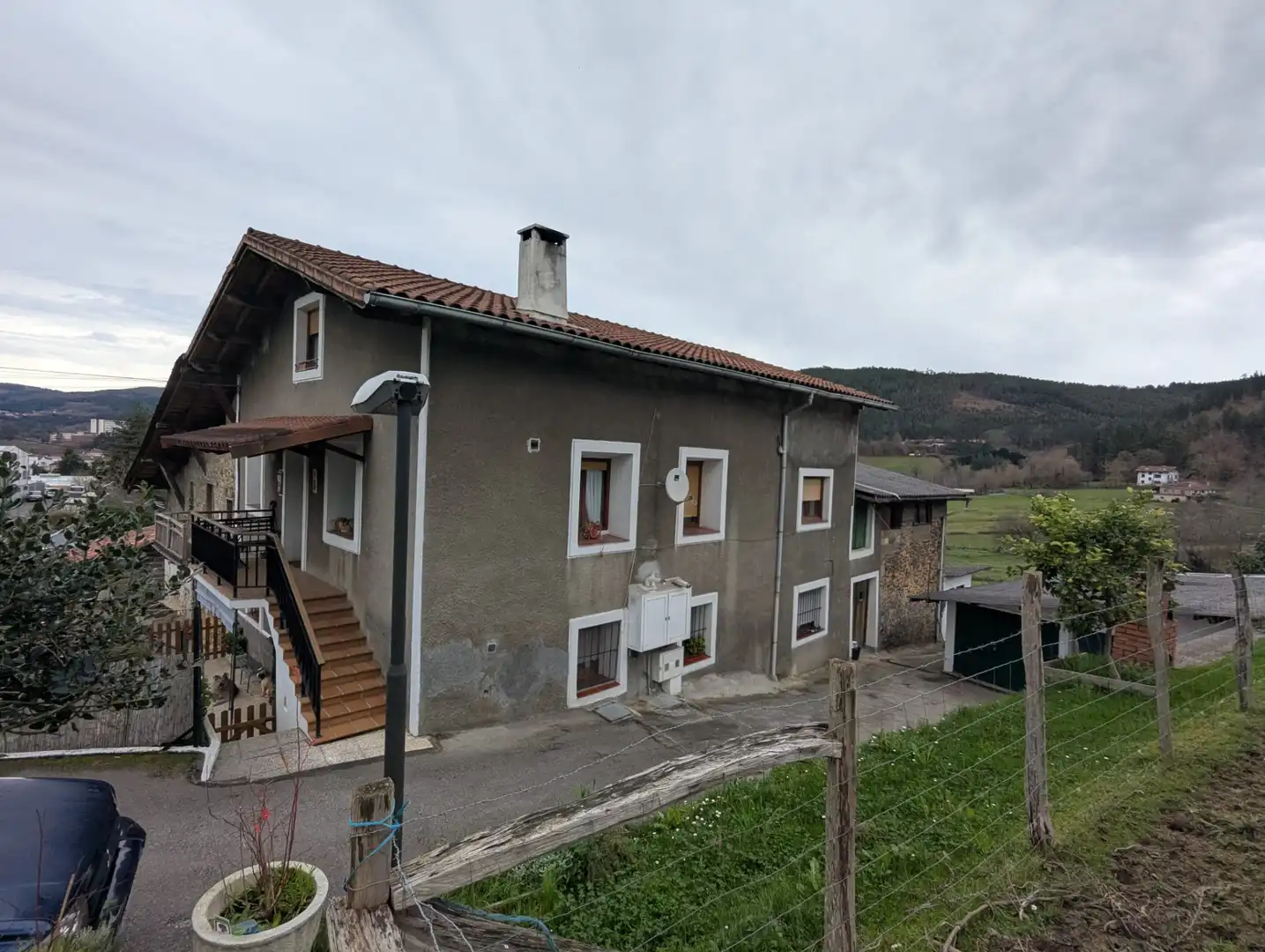 Vista exterior de Casa adosada en venda en Bedia amb Calefacció, Jardí privat i Traster