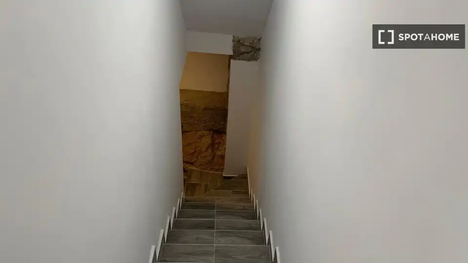 Wohnung zur Miete in Serra mit Klimaanlage, Heizung und Möbliert