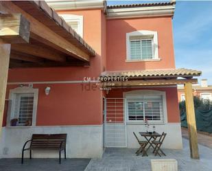 Vista exterior de Casa o xalet de lloguer en La Pobla de Vallbona amb Calefacció, Terrassa i Piscina