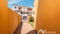 Vista exterior de Casa adosada en venda en Cártama amb Aire condicionat, Terrassa i Traster