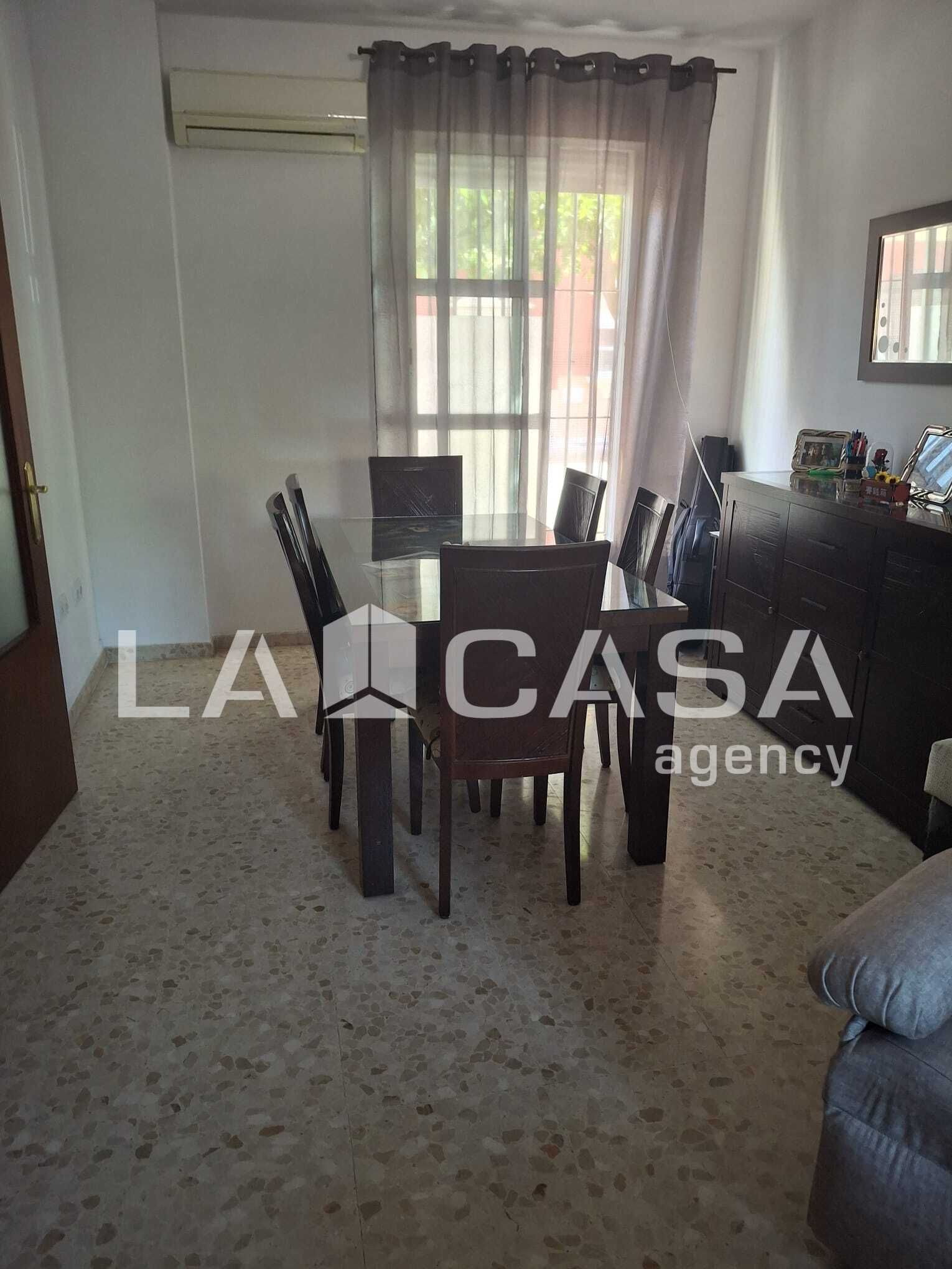 Menjador de Casa o xalet en venda en Dos Hermanas
