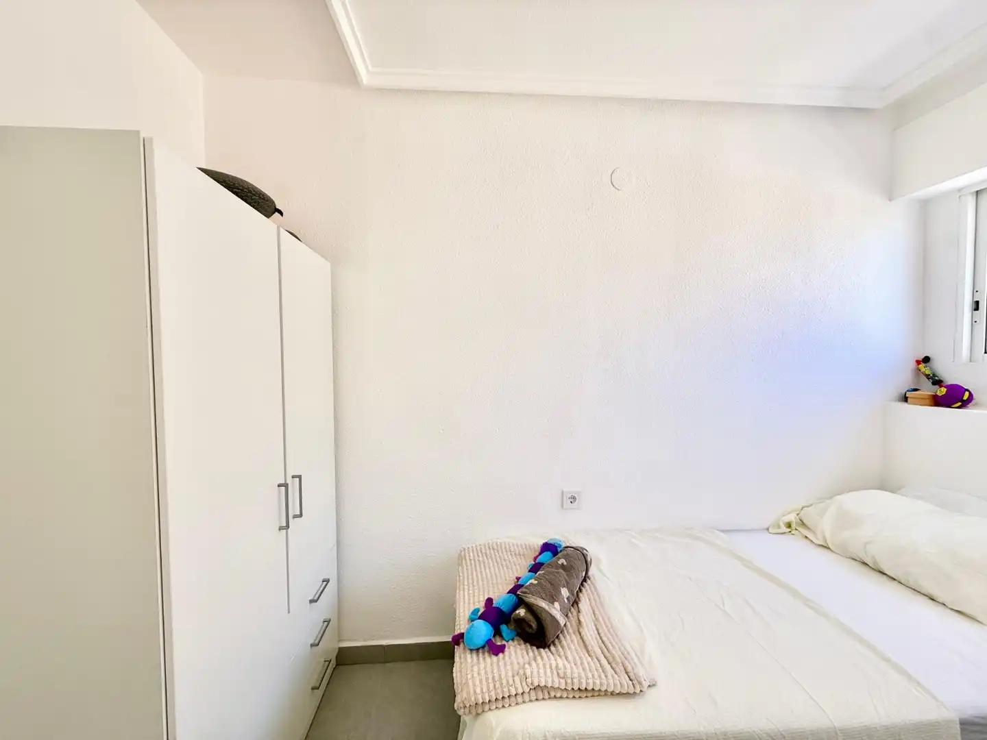 Schlafzimmer von Wohnungen zur Miete in Torrevieja mit Klimaanlage, Heizung und Terrasse
