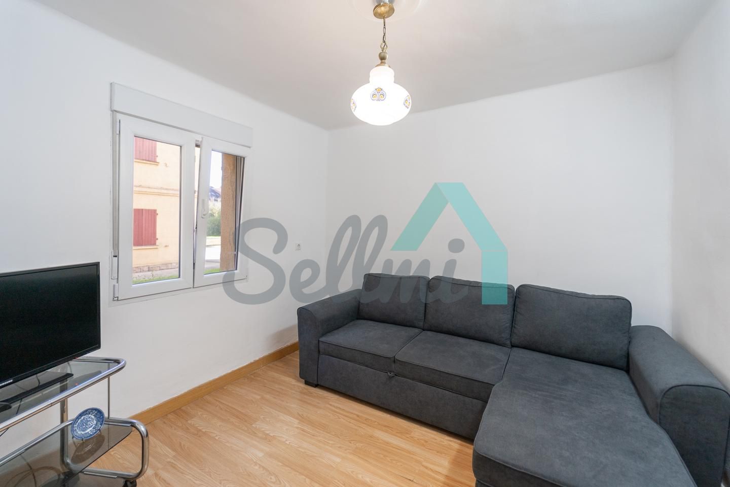 Sala d'estar de Planta baixa en venda en Avilés amb Traster