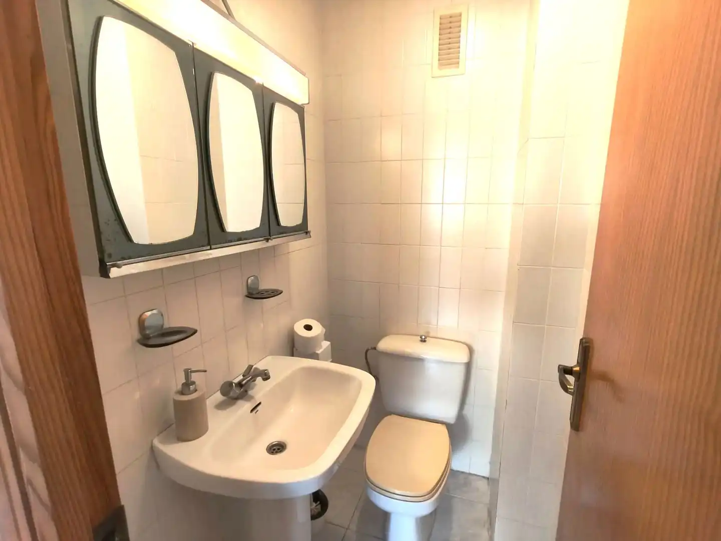 Bany de Apartament de lloguer en Santa Pola amb Aire condicionat, Calefacció i Terrassa