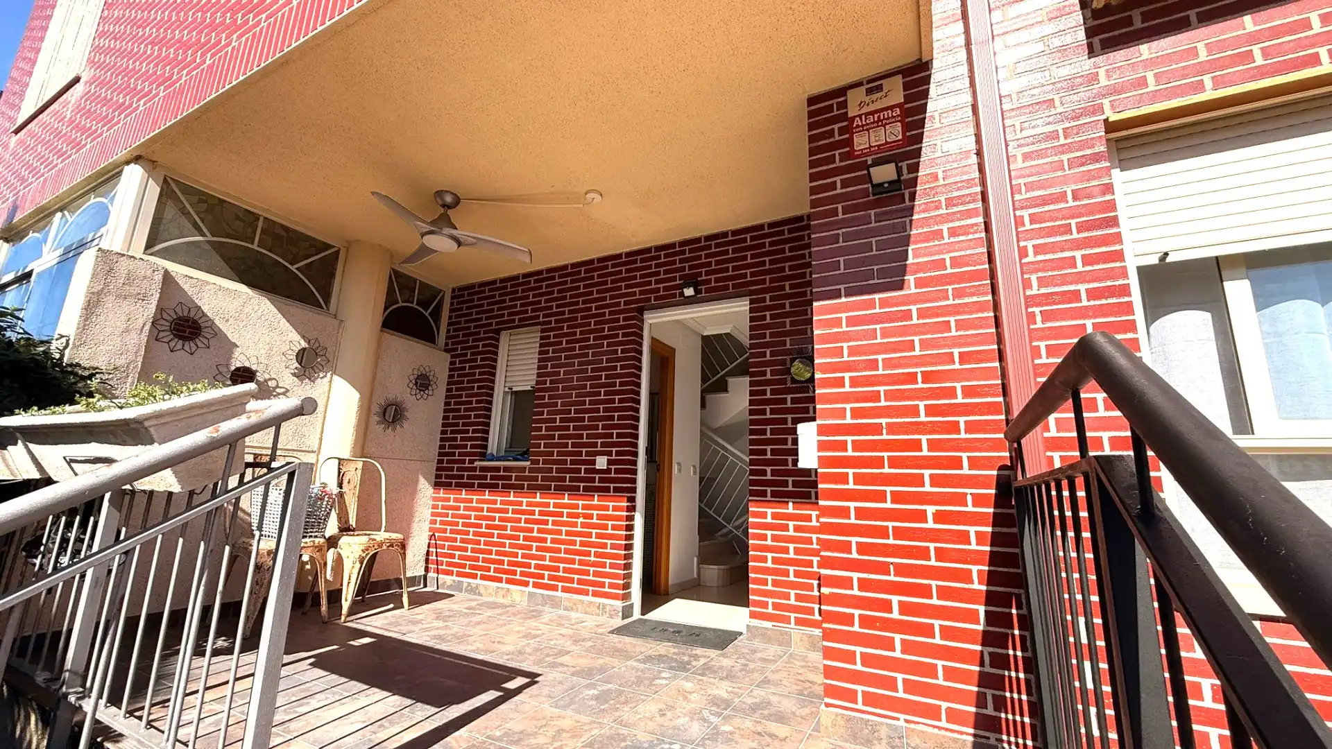 Vista exterior de Casa o chalet en venta en Madrid con Aire acondicionado, Calefacción y Jardín privado