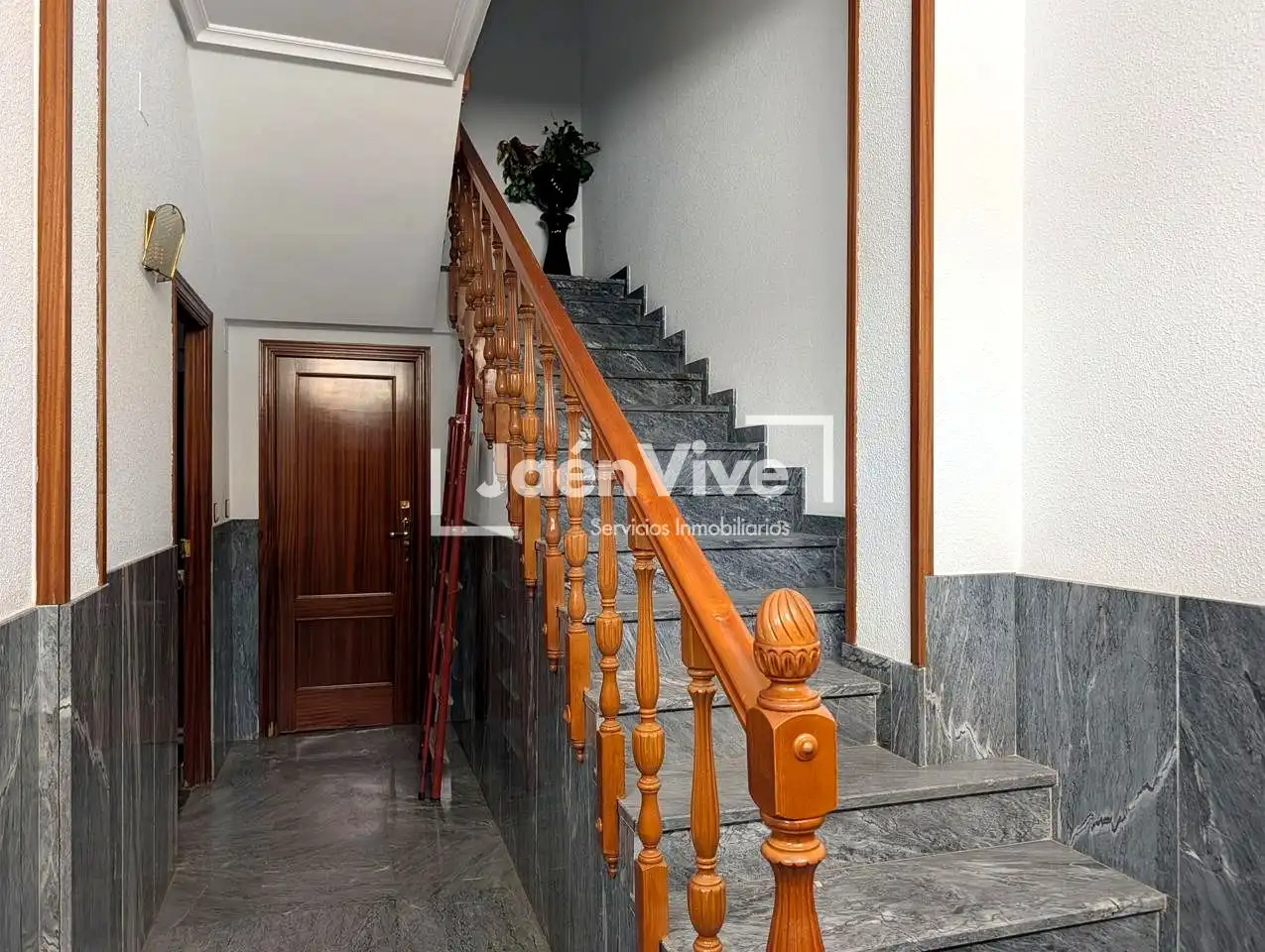 Casa adosada en venda en Jaén amb Aire condicionat, Calefacció i Terrassa