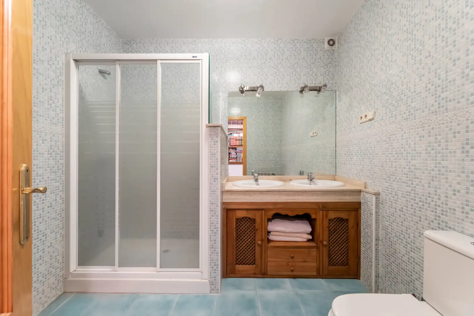 Baño de Casa adosada en venta en Chiloeches con Calefacción y Balcón