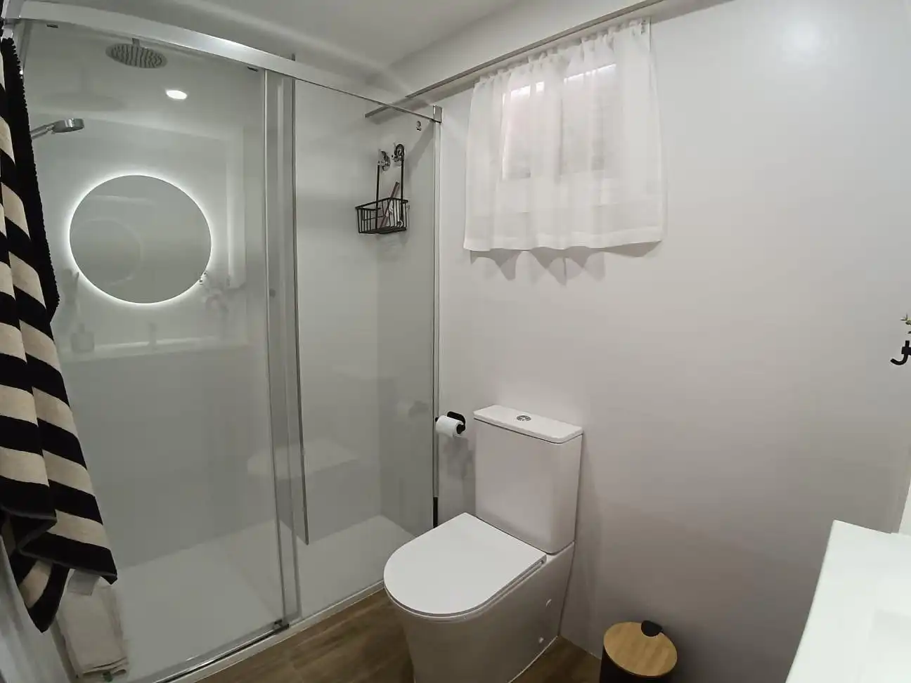Bathroom of Detached homes for rent in Antequera