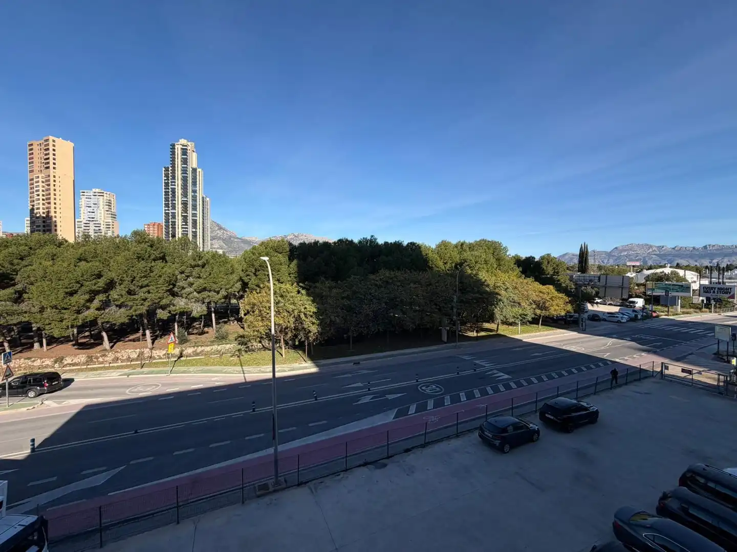 Vista exterior de Estudi en venda en Benidorm amb Terrassa i Moblat