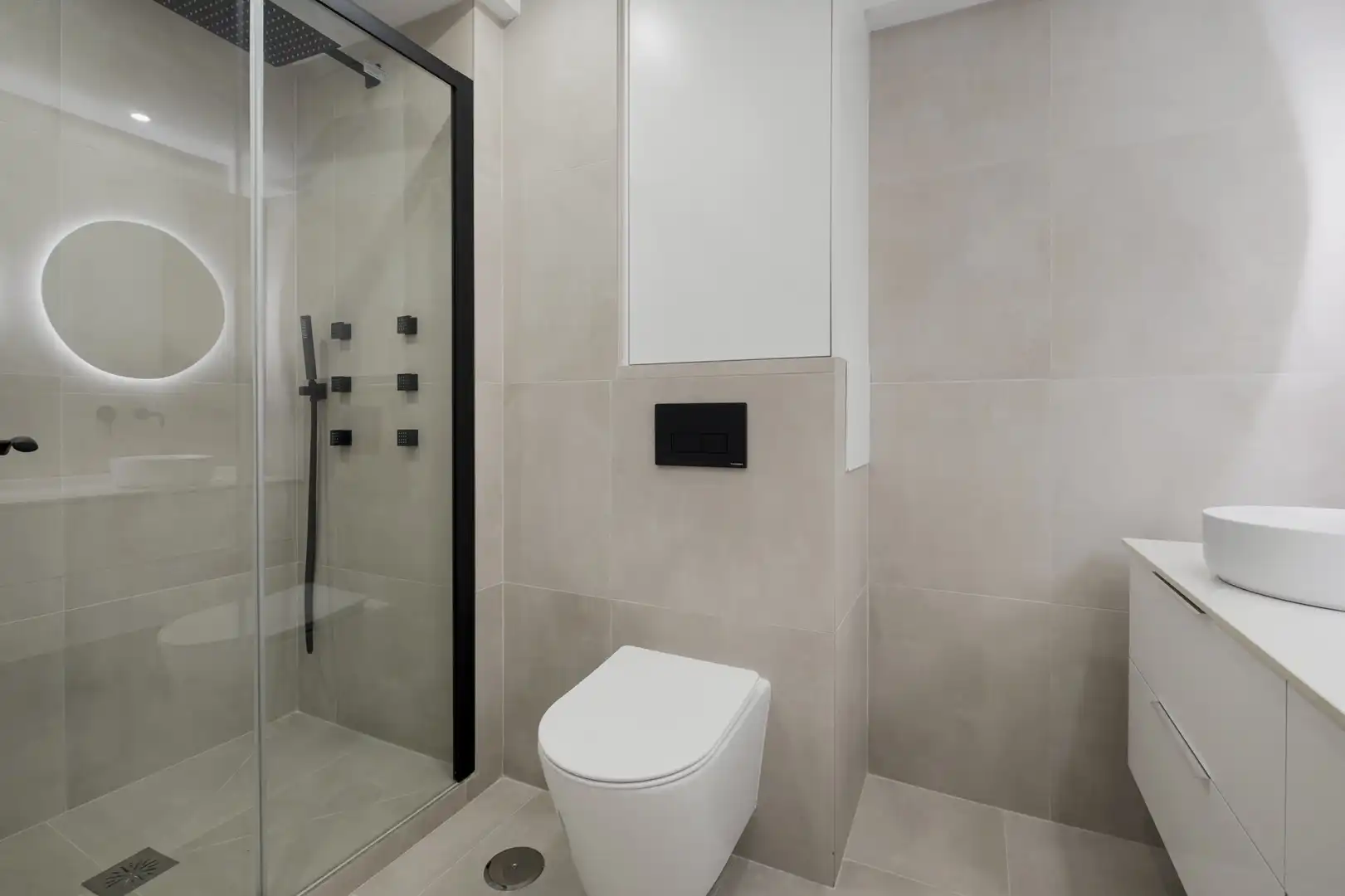 Baño de Apartamento en venta en Estepona con Aire acondicionado, Terraza y Amueblado
