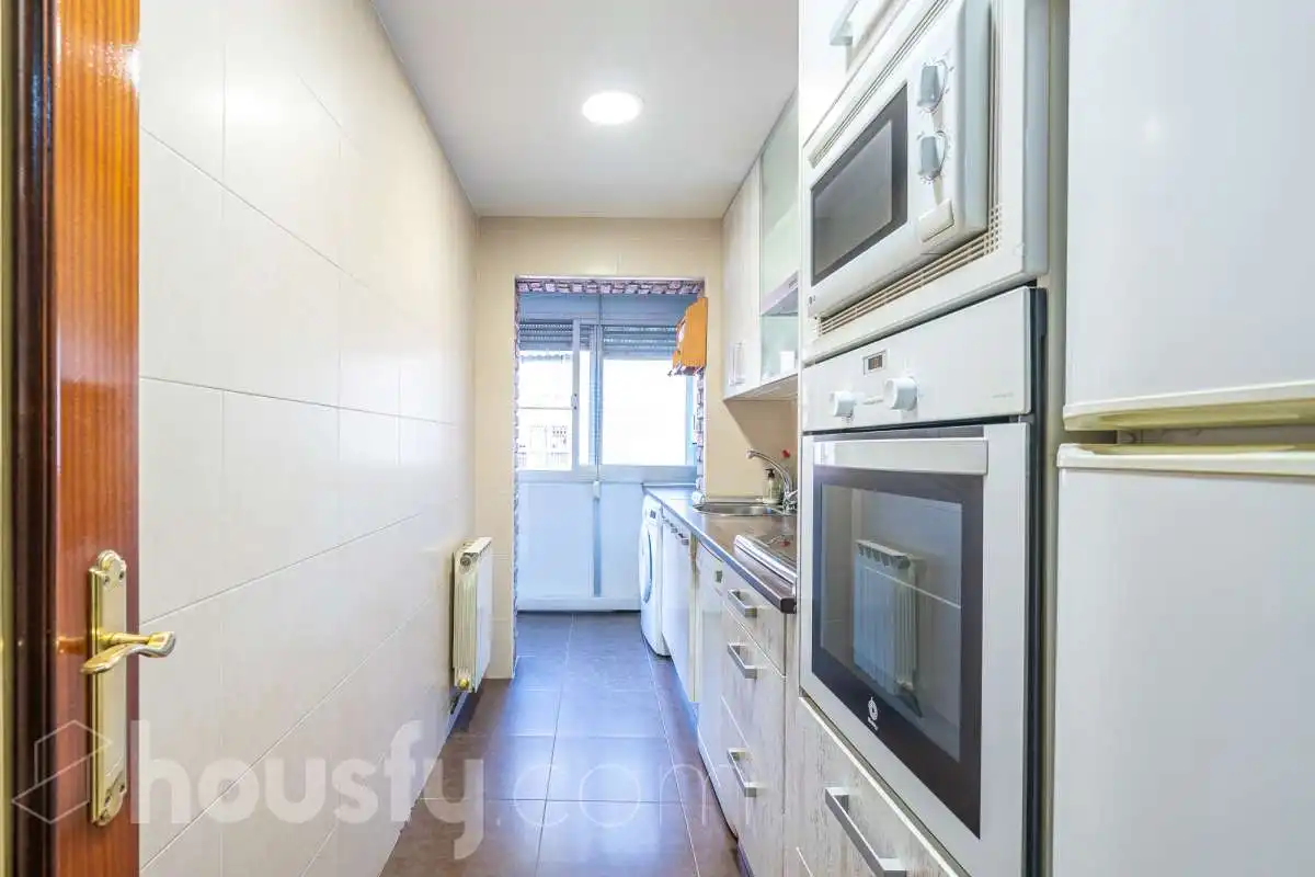 Cuina de Planta baixa de lloguer en Madrid amb Aire condicionat, Calefacció i Terrassa