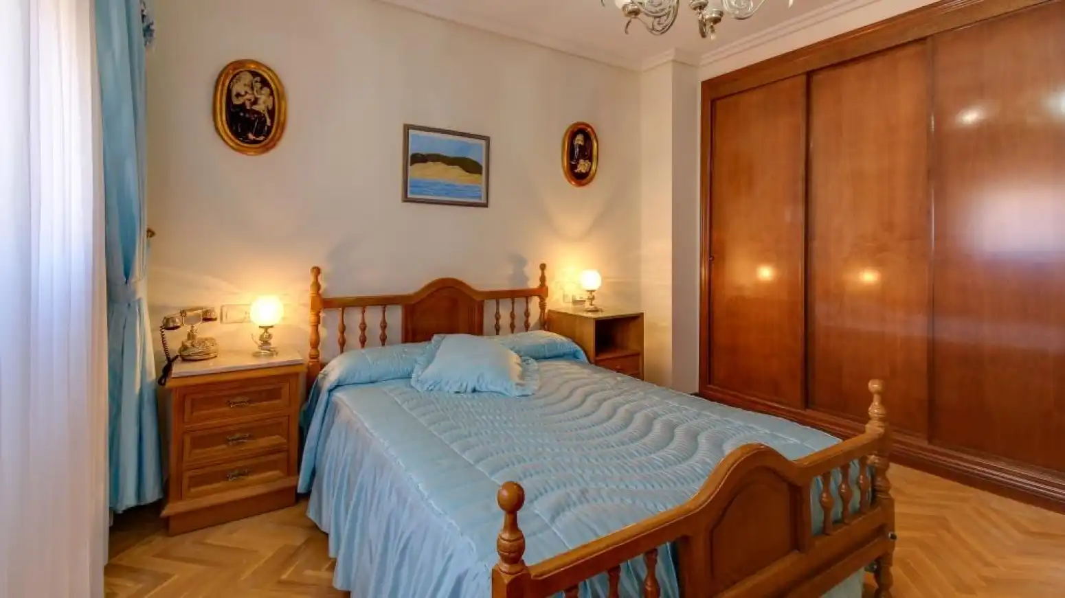 Schlafzimmer von Einfamilien-Reihenhaus zum Verkauf in Salamanca mit Heizung, Privatgarten und Parkett