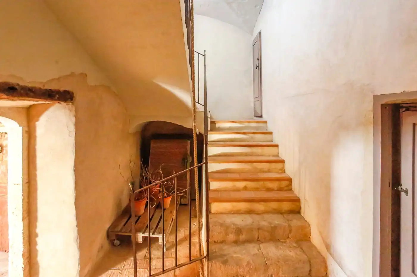 Country homes for sale in Albinyana