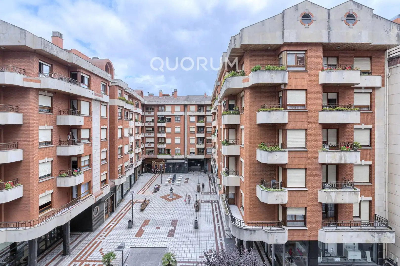 Vista exterior de Piso en venta en Basauri  con Calefacción, Terraza y Amueblado