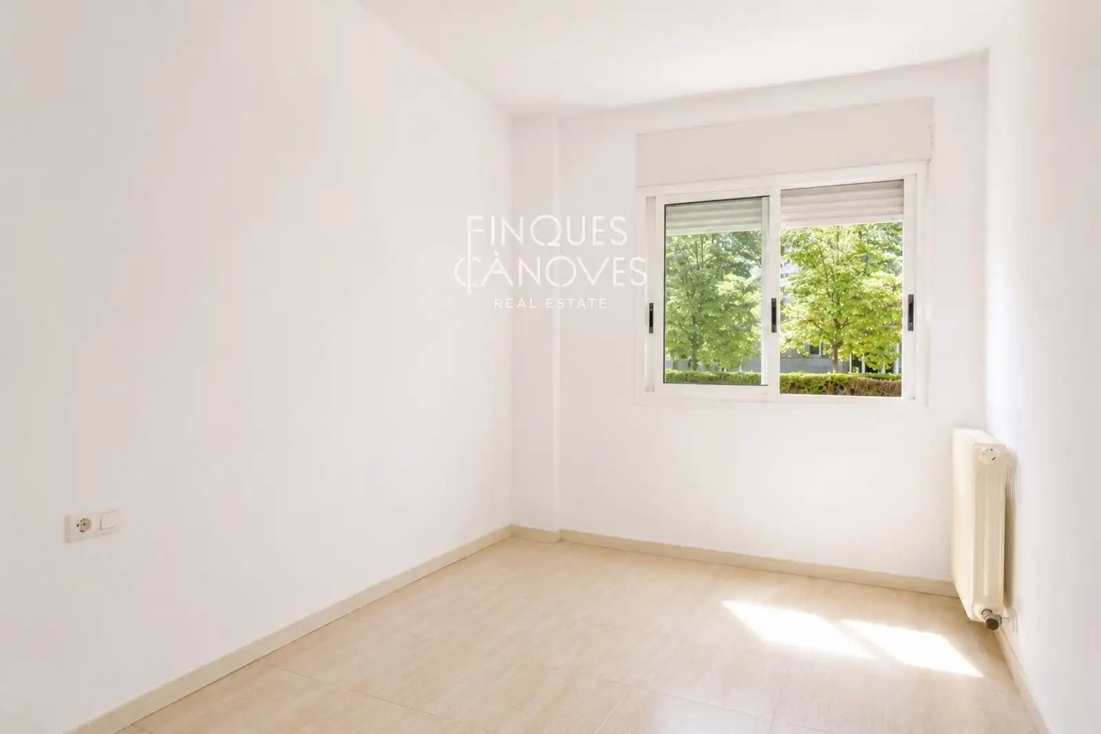 Habitación de Piso en venta en Girona con Calefacción, Trastero y Horno