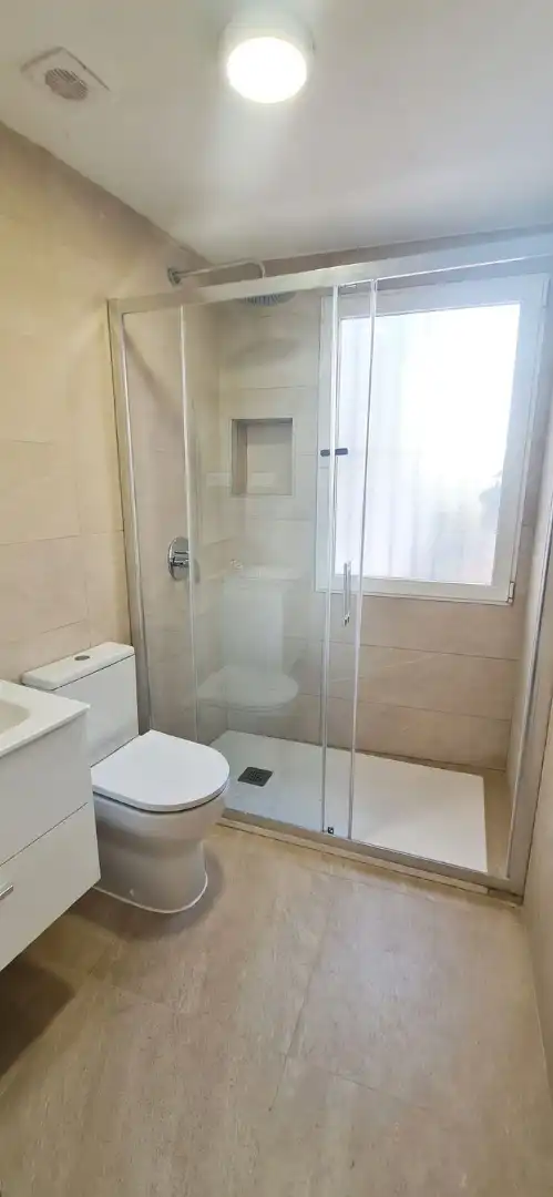 Bathroom of Flat for sale in Madrid  with Air Conditioner and Heating
