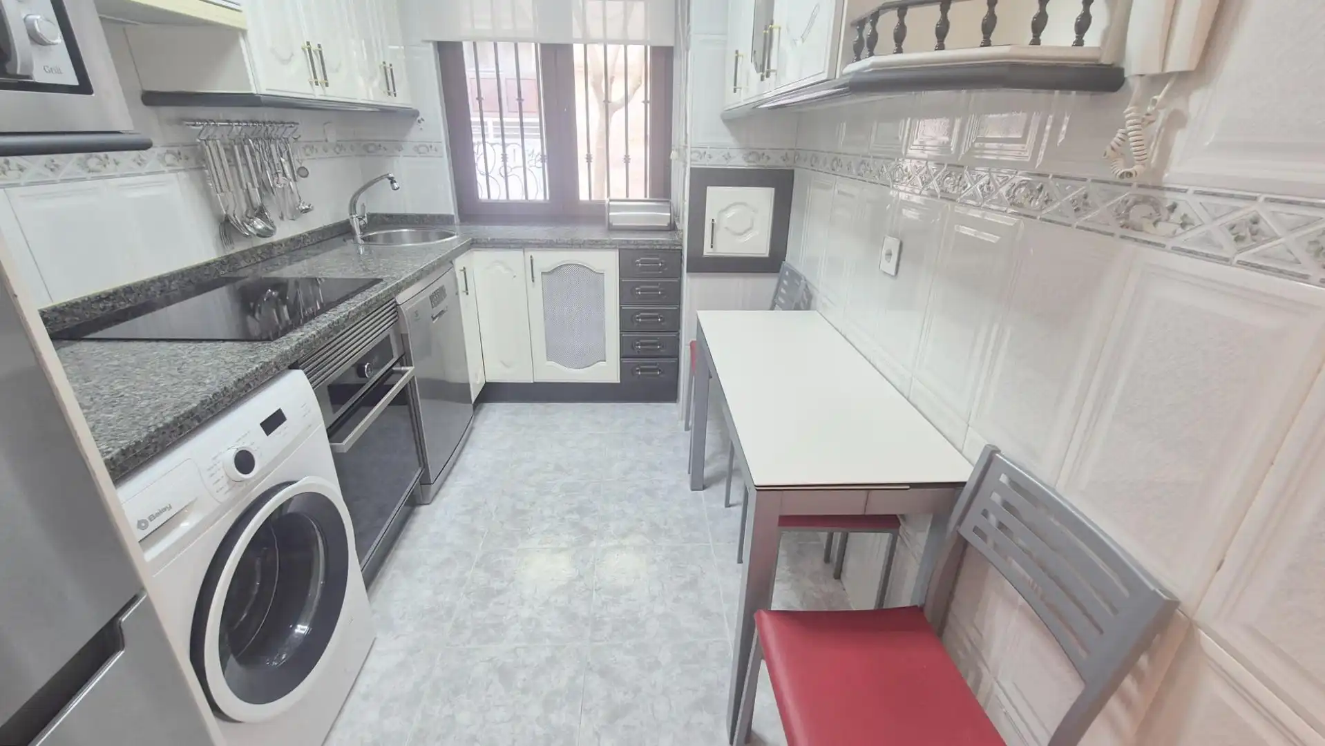 Cocina de Piso de alquiler en Salamanca con Calefacción, Parquet y Amueblado
