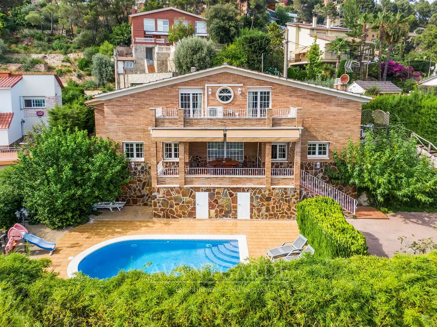 Vista exterior de Casa o xalet en venda en Pallejà amb Aire condicionat, Calefacció i Jardí privat