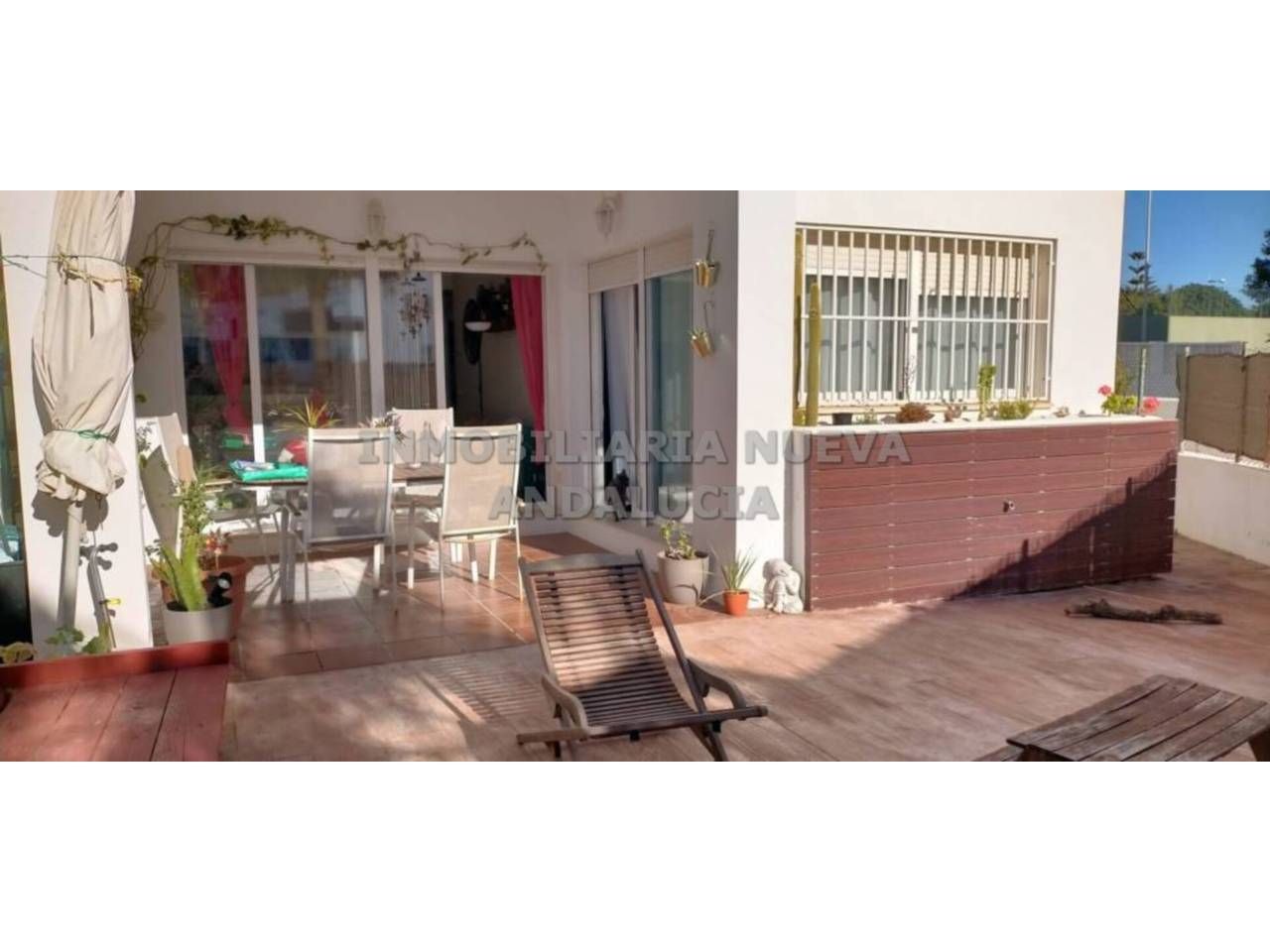 Vista exterior de Pis de lloguer en  Almería Capital amb Aire condicionat, Moblat i Piscina comunitària