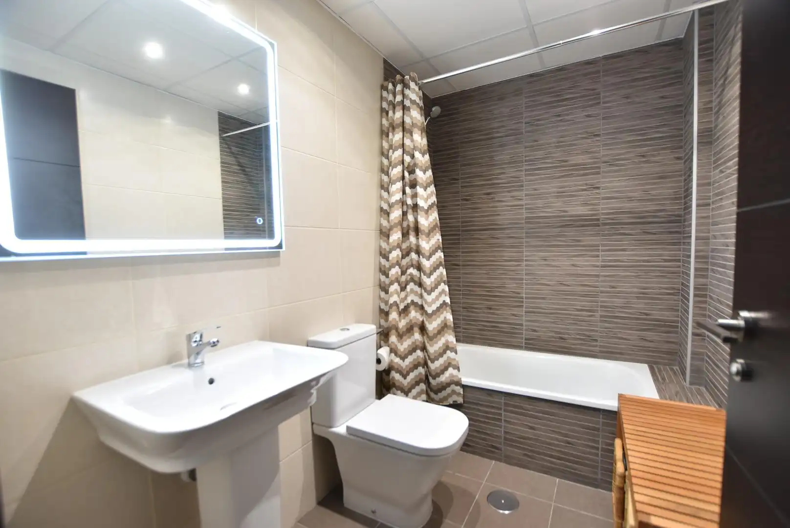 Bathroom of Flat for rent in Granada  with Air Conditioner, Heating and Furnished