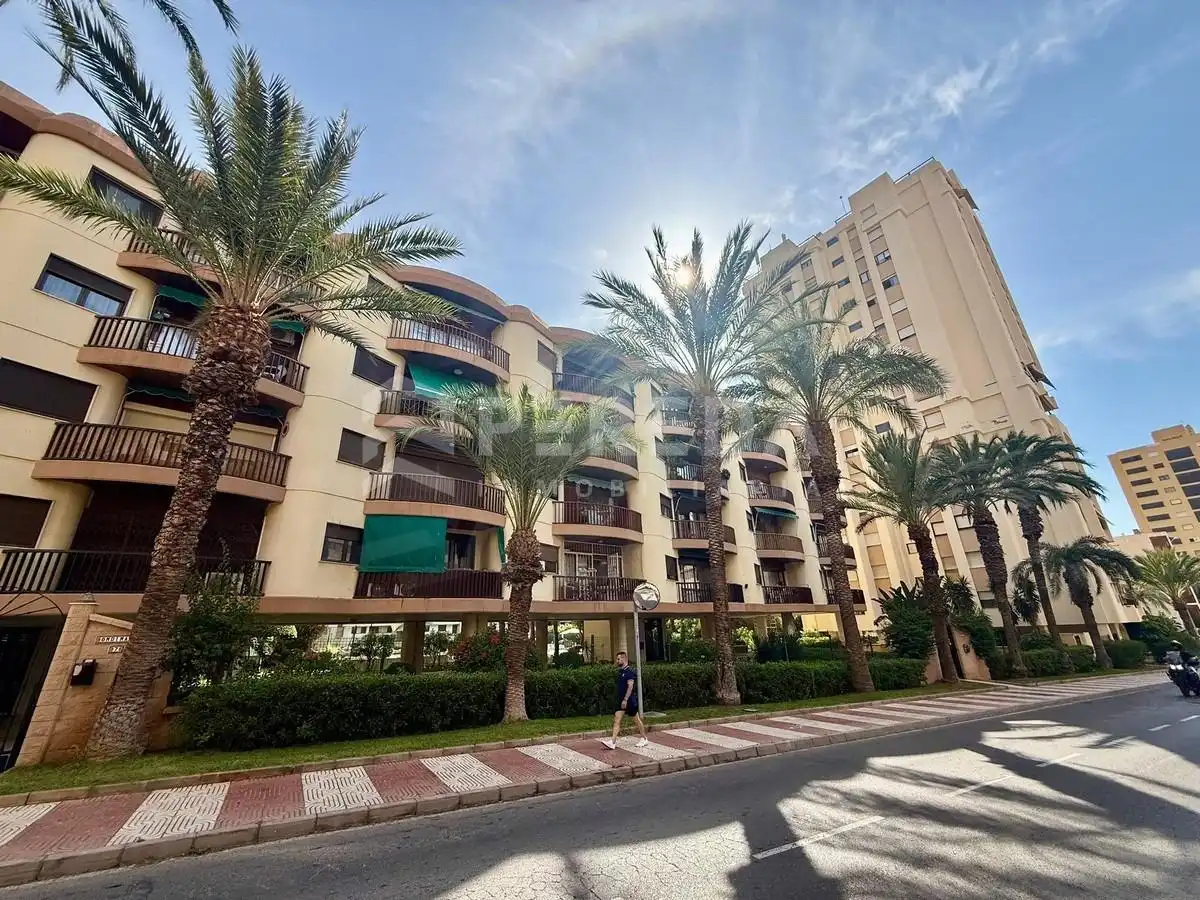 Vista exterior de Apartamento en venta en Roquetas de Mar con Aire acondicionado, Jardín privado y Amueblado
