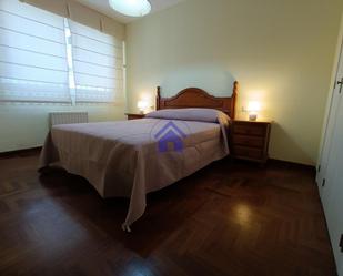 Bedroom of Flat to rent in Vigo   with Heating, Parquet flooring and Furnished