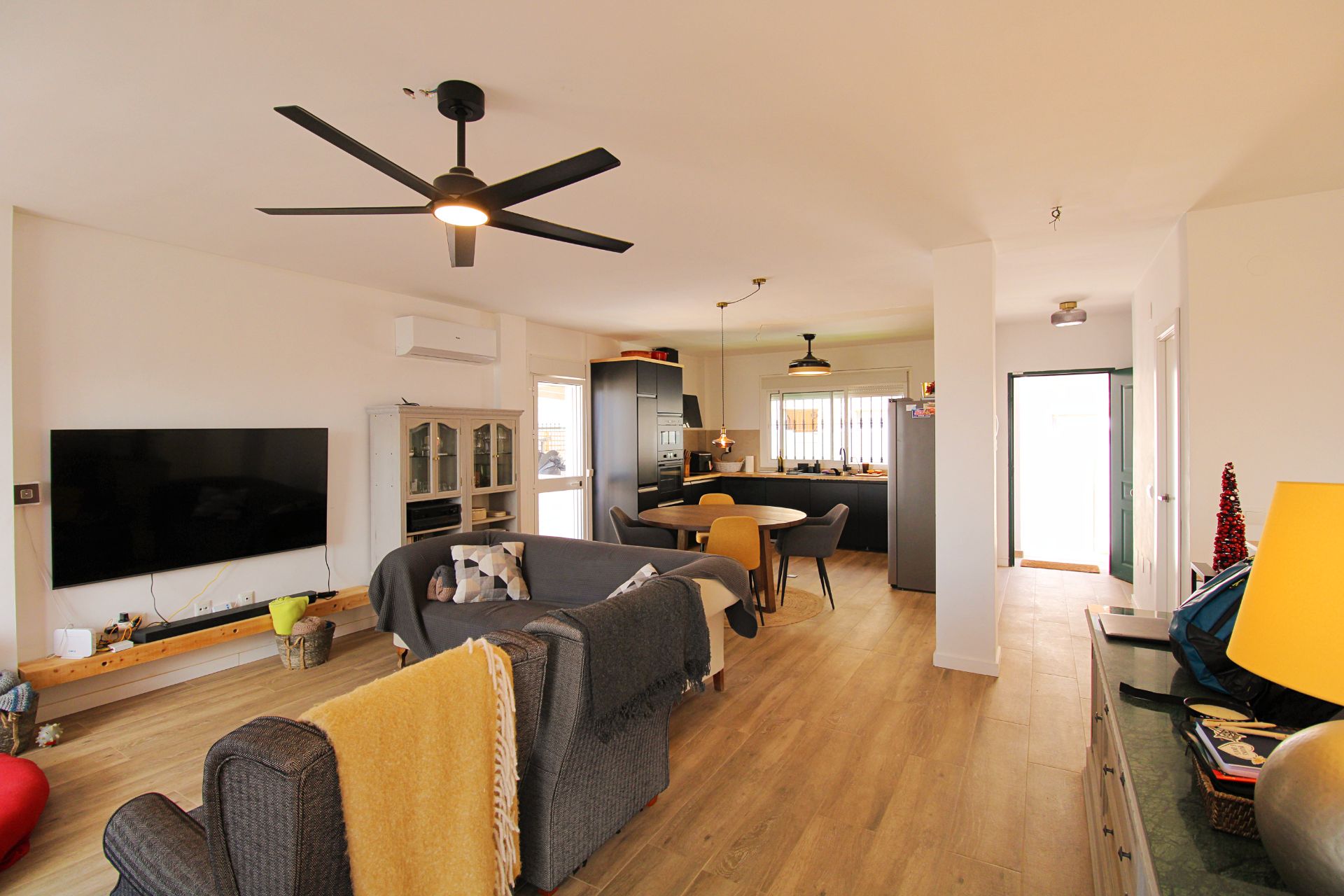 Living room of Single-family semi-detached for sale in Alhaurín de la Torre  with Air Conditioner, Private garden and Terrace
