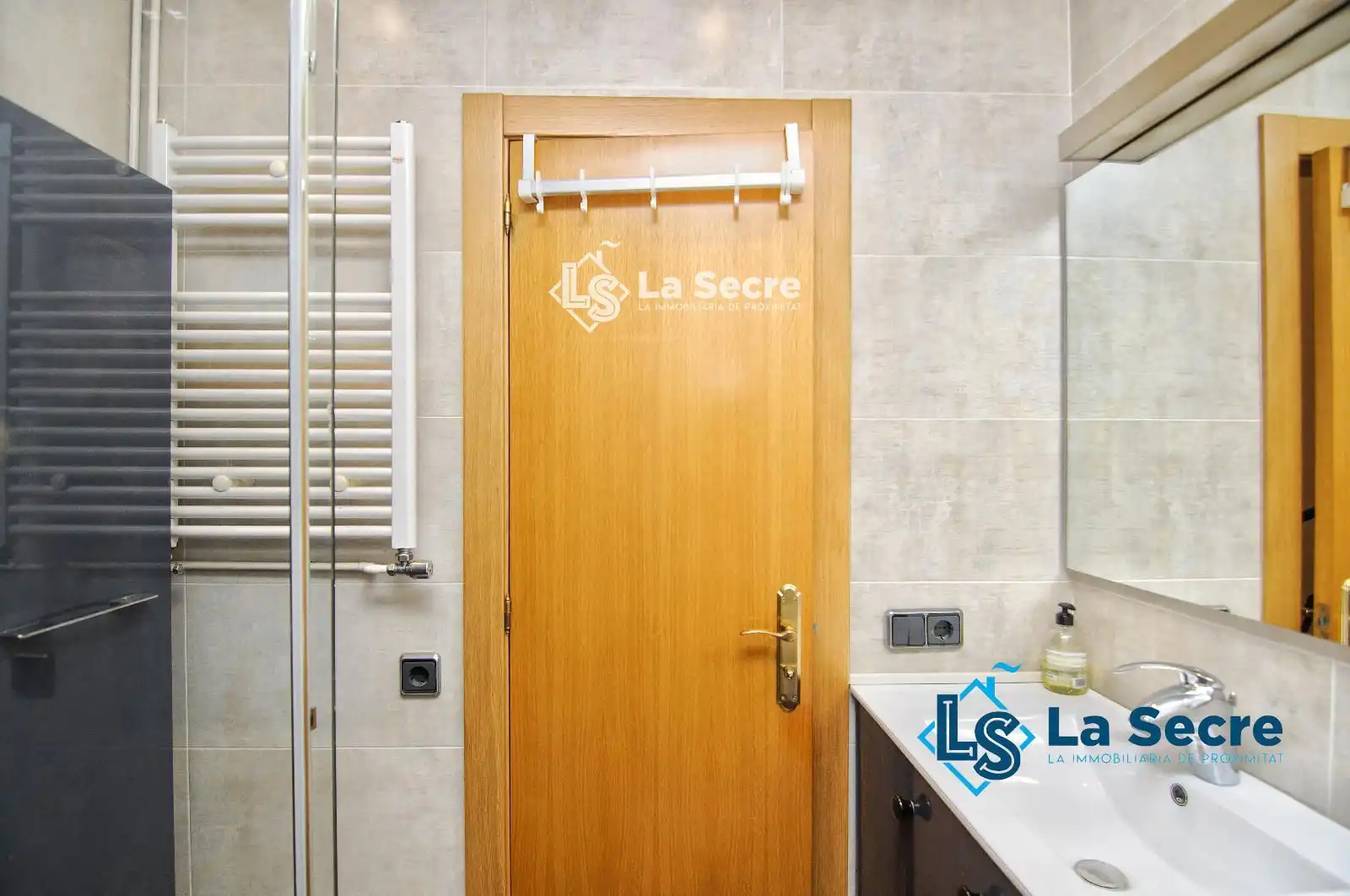 Baño de Piso en venta en Barcelona con Calefacción y Terraza