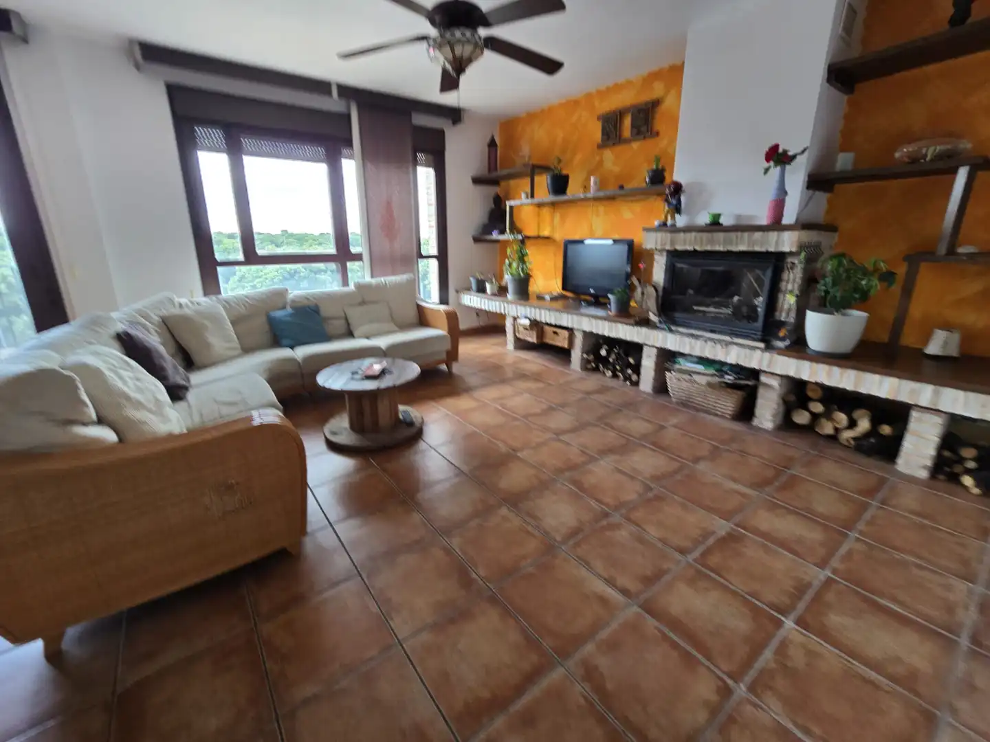 Sala d'estar de Casa o xalet en venda en Chiloeches amb Calefacció, Jardí privat i Piscina