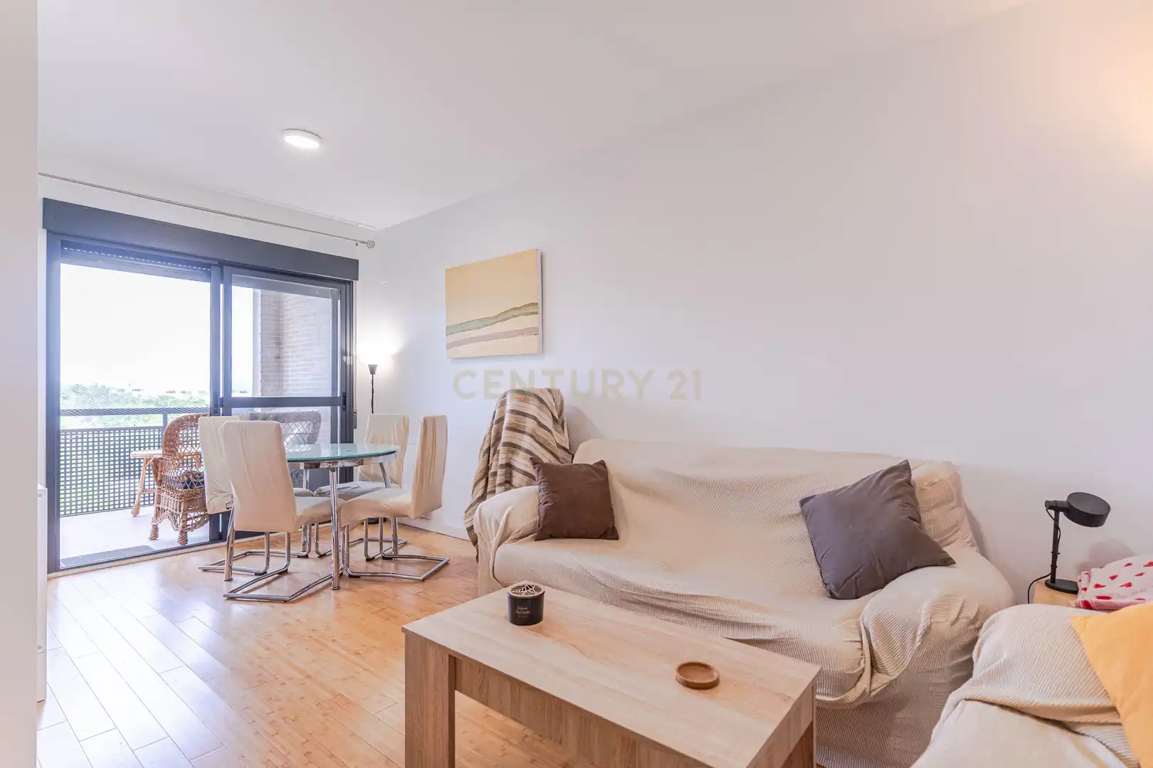 Sala de estar de Piso en venta en Granada con Jardín privado, Trastero y Piscina comunitaria