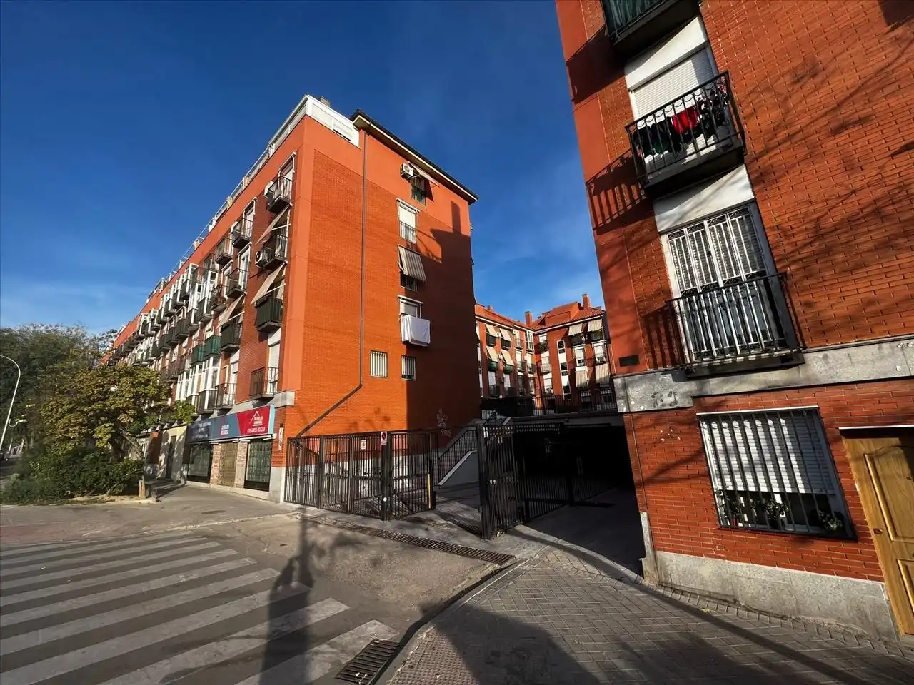 Exterior view of Garage for sale in Madrid