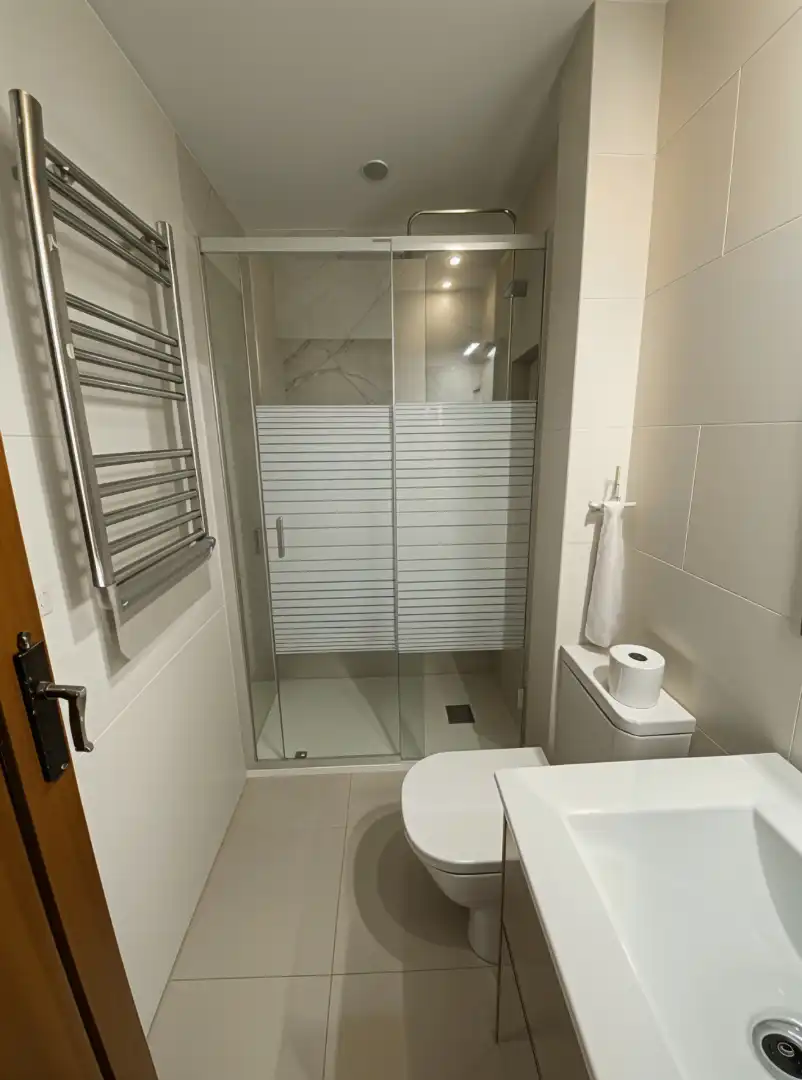 Baño de Piso en venta en Barcelona con Balcón y Internet
