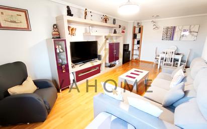 Living room of Flat for sale in Parla  with Air Conditioner, Heating and Storage room