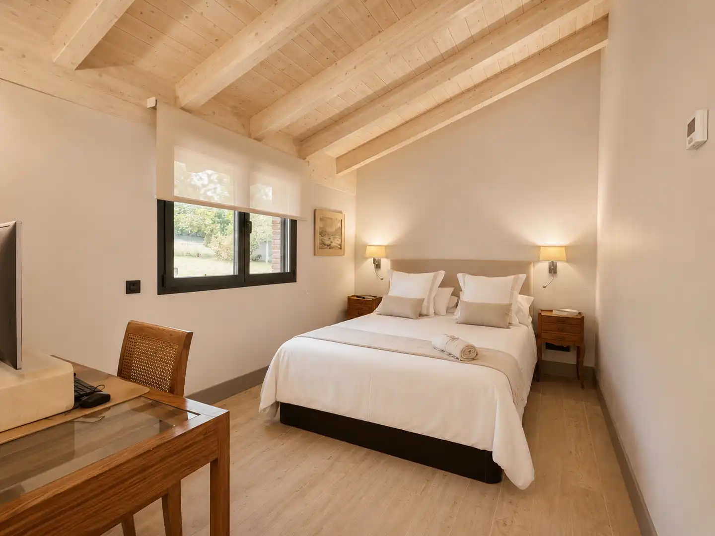 Dormitori de Casa o xalet en venda en Hoyo de Manzanares amb Jardí privat, Piscina i Moblat
