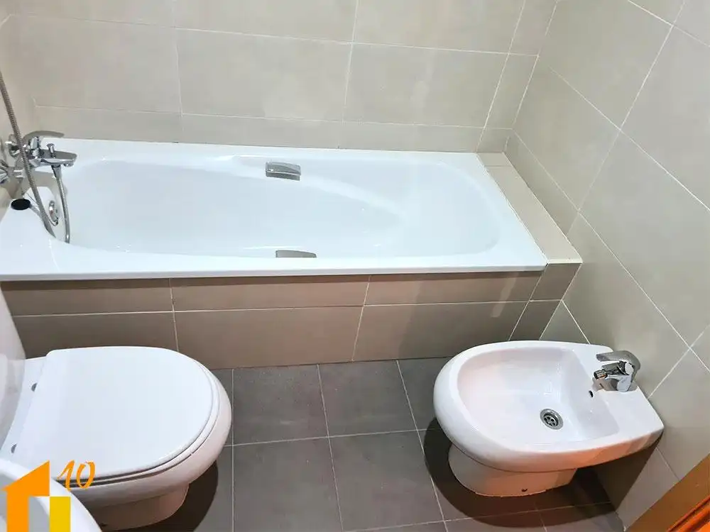 Baño de Piso de alquiler en Burgos con Calefacción y Trastero