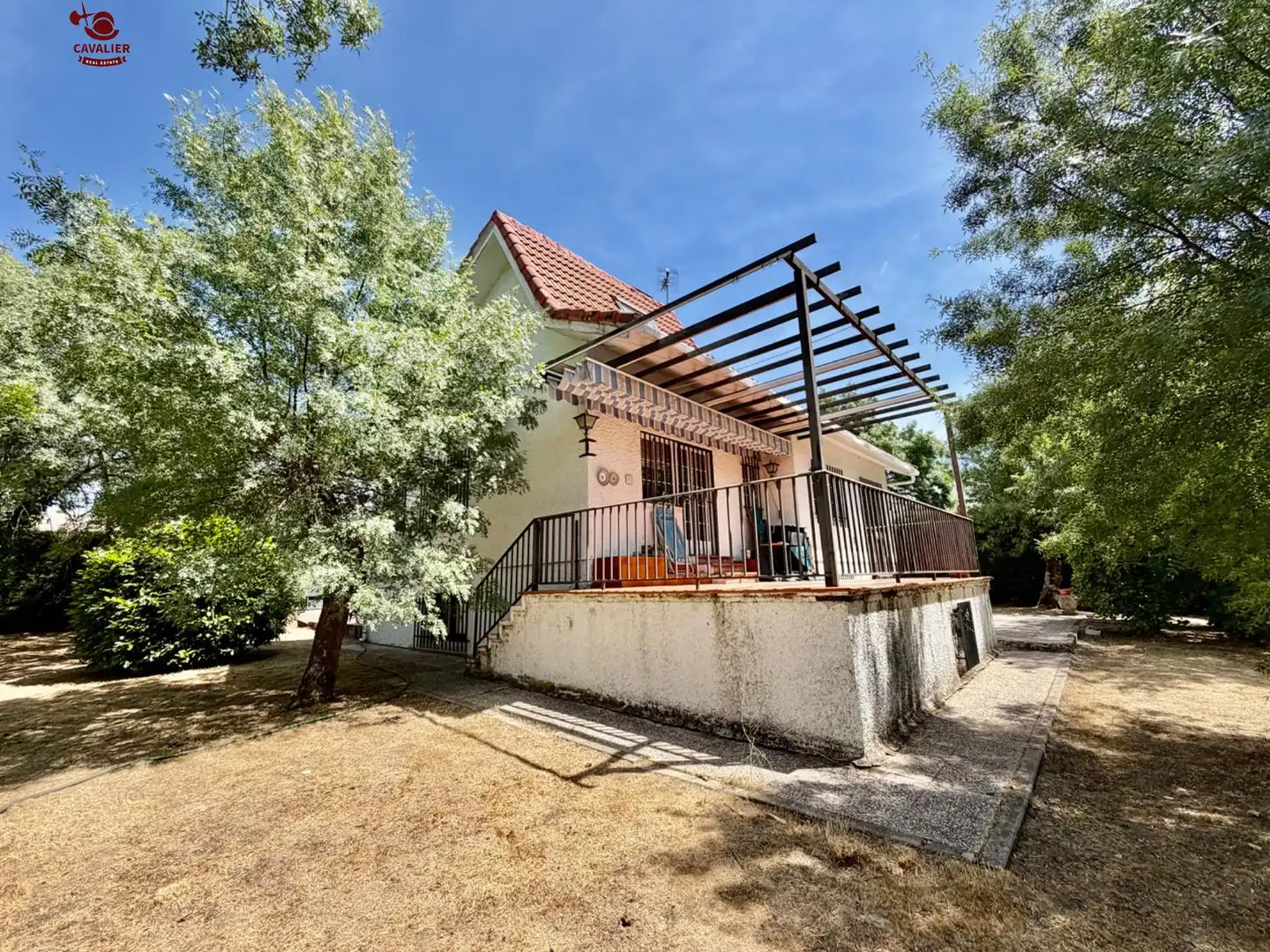 Vista exterior de Casa o xalet en venda en Guadarrama amb Calefacció, Jardí privat i Terrassa