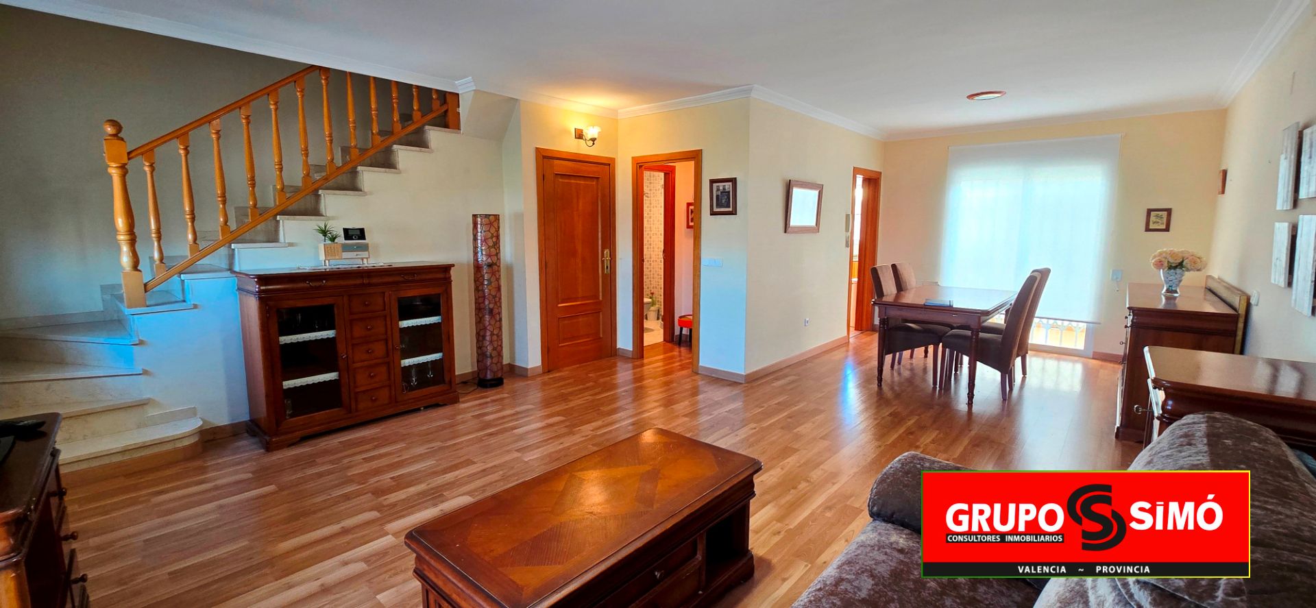 Sala d'estar de Casa adosada de lloguer en Loriguilla amb Aire condicionat, Calefacció i Jardí privat