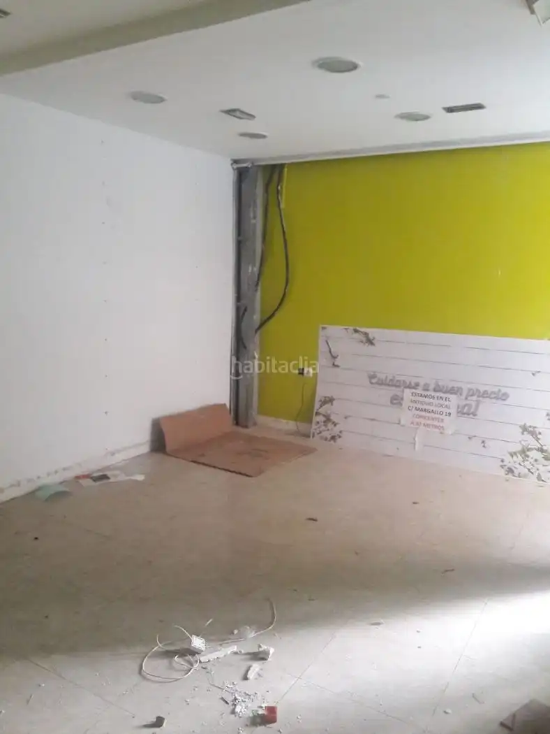 Local comercial en alquiler en Calle General García Margallo 16, imagen 2