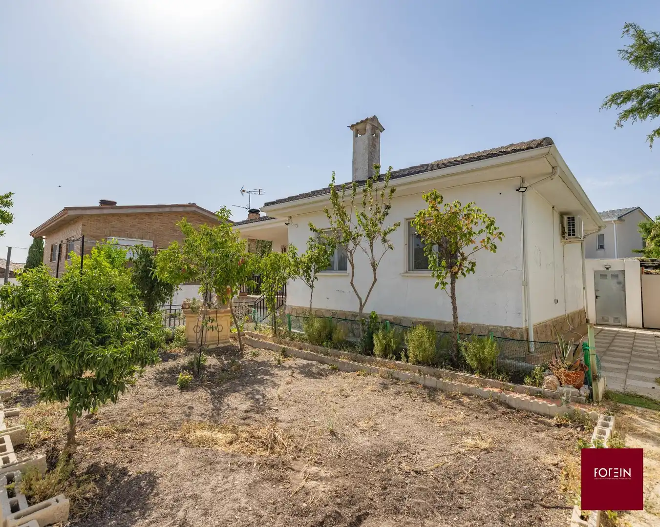 Exterior view of Houses for sale in Galápagos  with Air Conditioner, Heating and Private garden