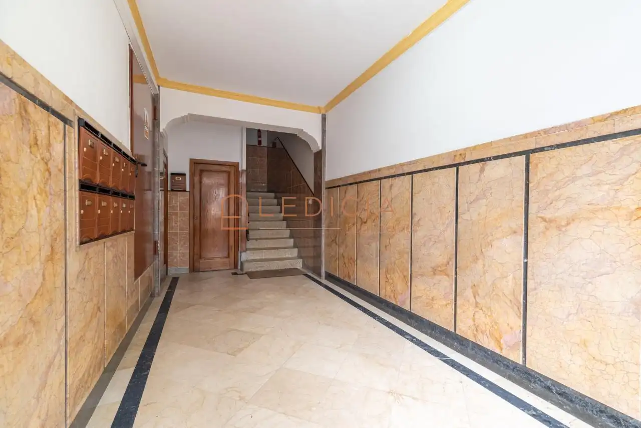 Pis en venda en Vigo  amb Calefacció, Parquet i Moblat