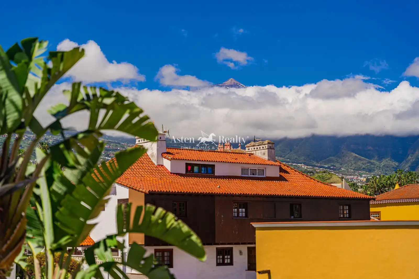 Vista exterior de Casa o xalet en venda en Puerto de la Cruz amb Jardí privat, Terrassa i Traster
