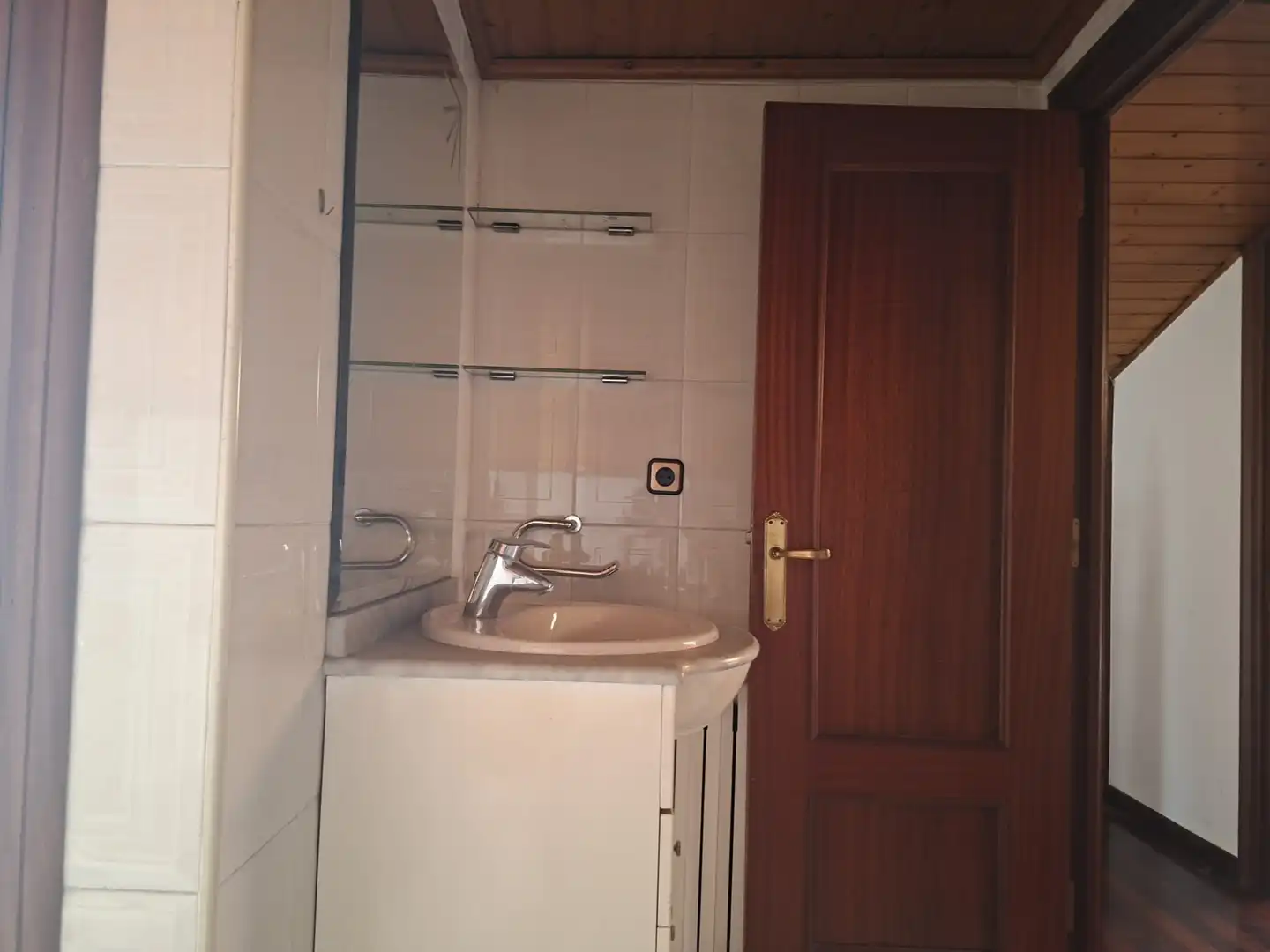 Bany de Casa o xalet en venda en Torrelavega  amb Calefacció, Terrassa i Traster