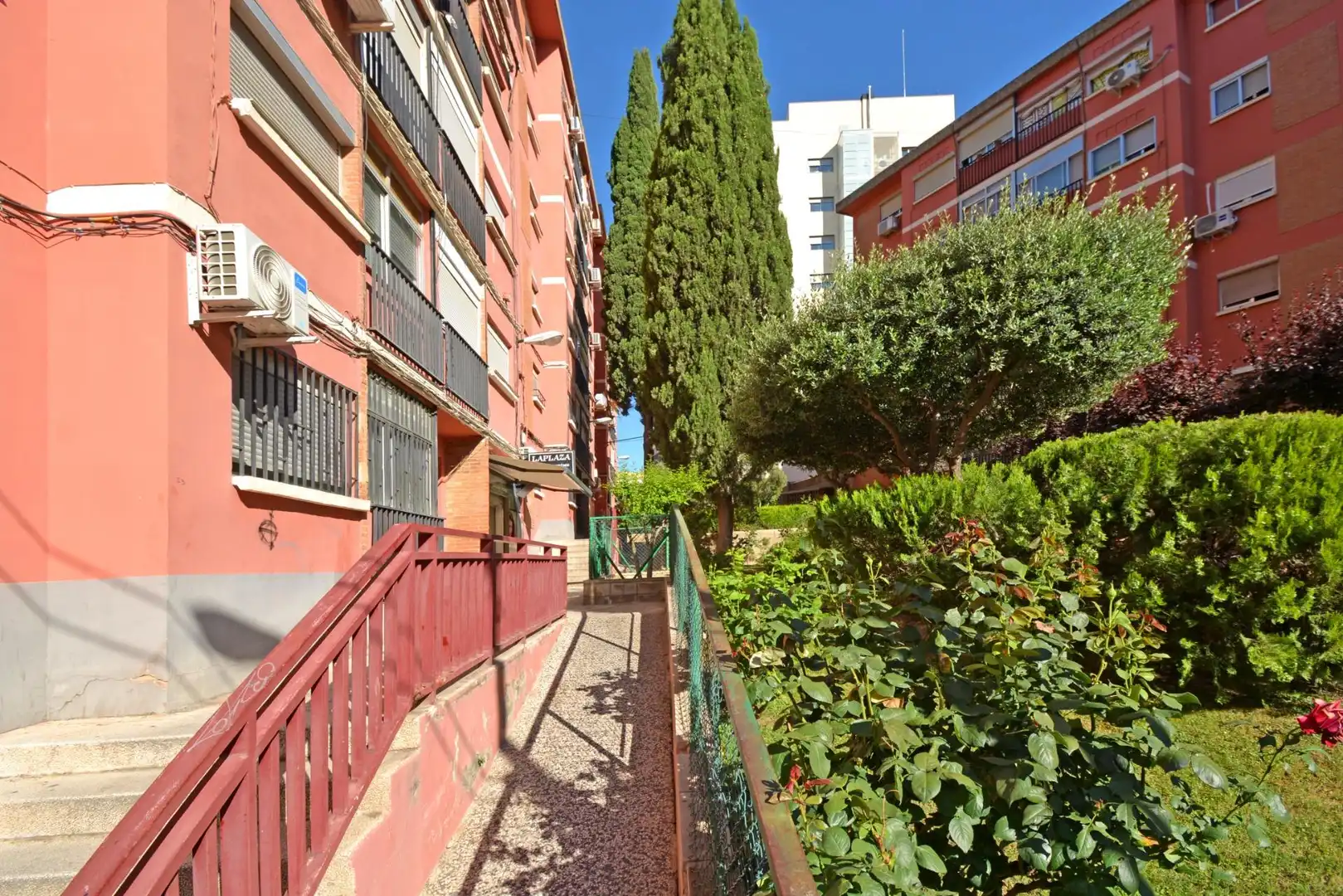 Außenansicht von Wohnung zum Verkauf in Zaragoza mit Klimaanlage und Heizung