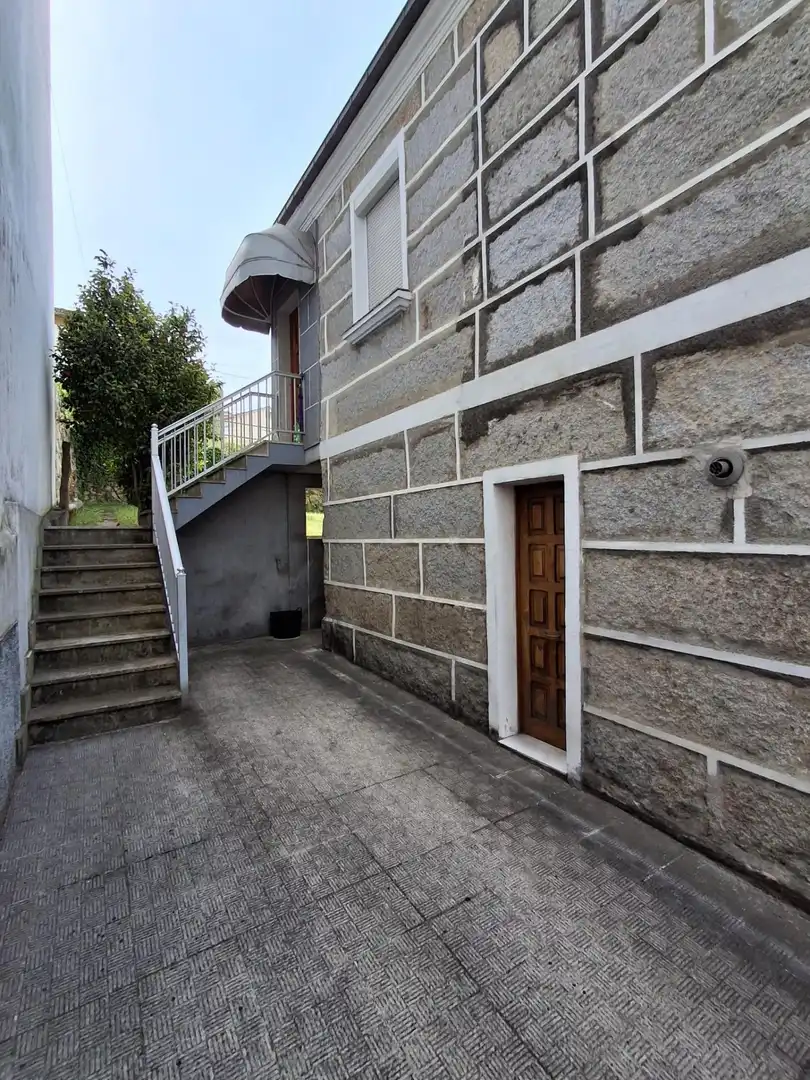 Vista exterior de Casa o xalet en venda en Ourense Capital  amb Moblat