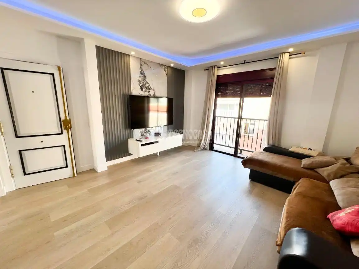 Sala de estar de Piso en venta en Santa Lucía de Tirajana con Aire acondicionado, Amueblado y Balcón